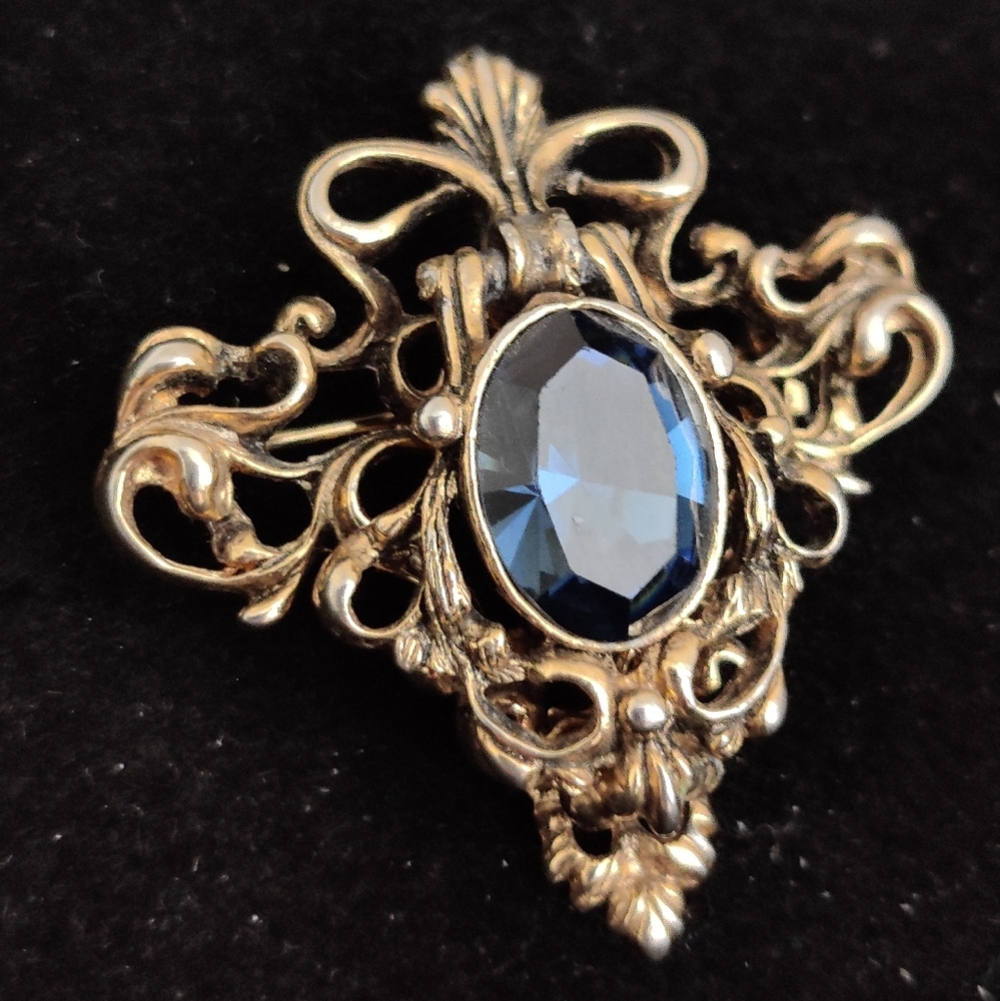 Designer Elizabeth Reimer Arcansas Brooch